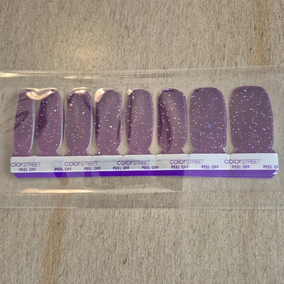 Color Street Nail Polish Strips - Berry Dreamy - Picture 2 of 6